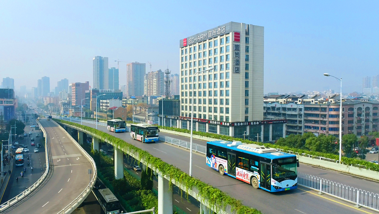 品牌建設再提速 | 湘聯(lián)電纜公交車廣告全面上線！
